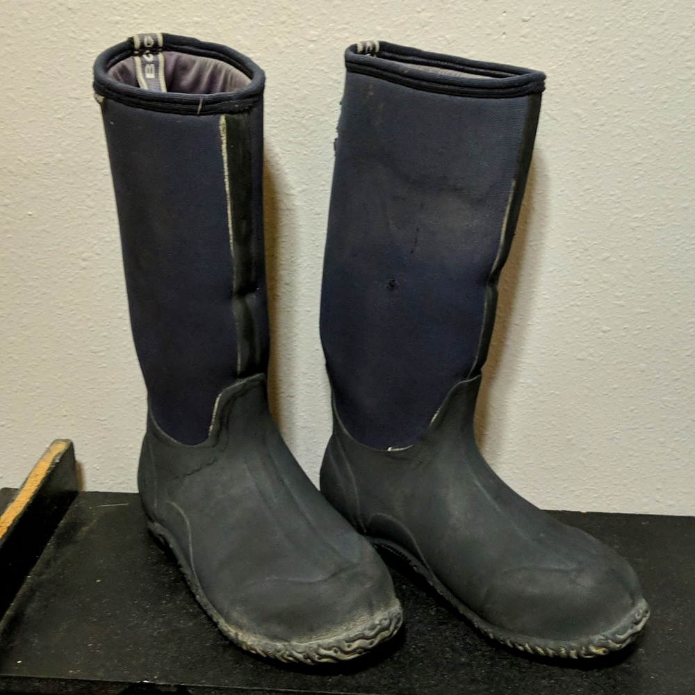 Bogs black size 10